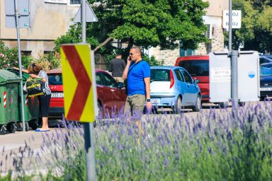 pričanje na mobitel