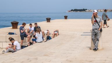 ulicama moga grada-14,mladi,turisti,morske orgulje