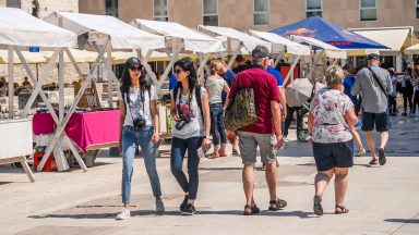 ulicama moga grada-19,fotoaparati,štandovi