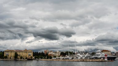 ulicama moga grada-3,maraska,oblačno,marina