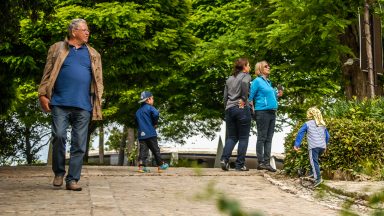 ulicama moga grada-35,ledana,perivoj kraljice jelene,park