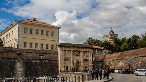 ulicama moga grada-36,foša,oblačno,pomorska škola