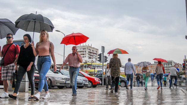 ulicama moga grada-5,kiša,košobran