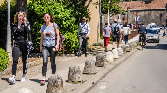 ulicama moga grada-5,foša,mobitel,adidas