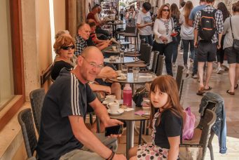 ulicama moga grada-8,kafić, toni,četiri kantuna