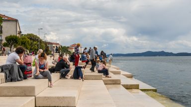 ulicama moga grada-8,oblačno,turisti,morske orgulje