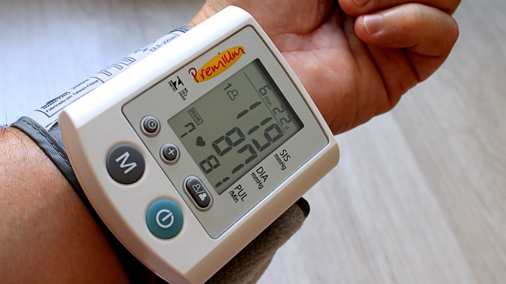 visoki krvni tlak kada se stavi na računu od cega se dobija visok pritisak