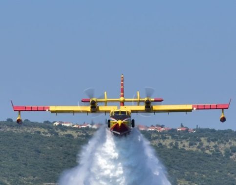 pozari, kanaderi, piloti 18