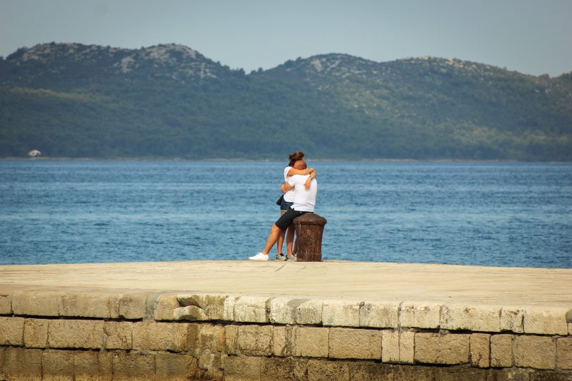 ljubav, mazenje, grljenje, sreca, veza, ljubavna veza