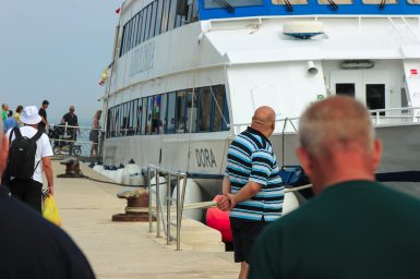 jadrolinija dora, brod, ljetne guzve, katamaran, putnici