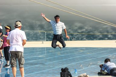 turisti, skok, turisti, fotografiranje