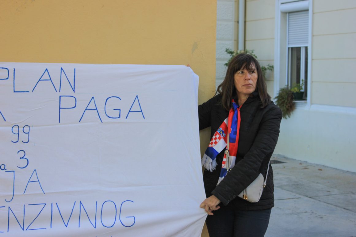 prosvjed pažana ispred županije