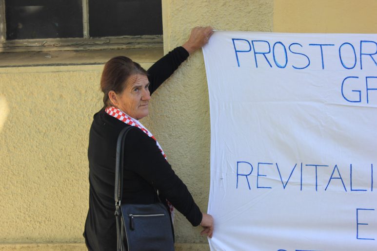prosvjed pažana ispred županije