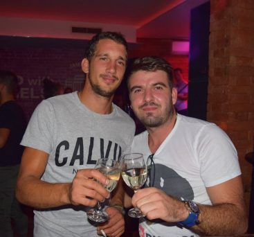 posh pub 17