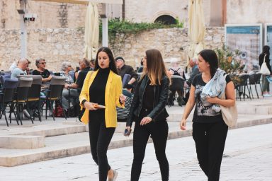 studentice, studenti, mladi