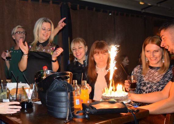 posh pub 33