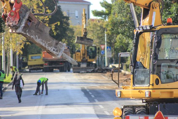 ulica marka marulića, relja, radovi, cesta, promet, bager, radnici, baustela, rad