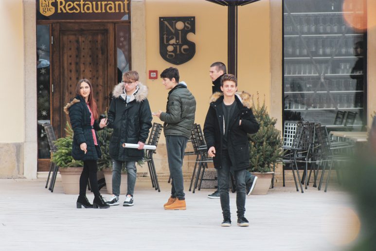 mladi, skolarci, ucenici, srednjoskolci