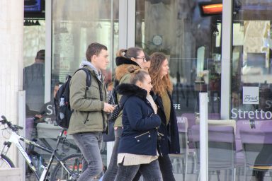 mladi, ucenici, skola, markiranje