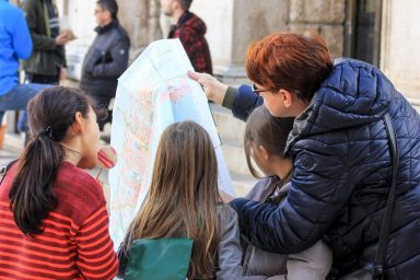 mladi, skola, djeca, ucenici, osnovnoskolci, uciteljice, znanje, zemljopis, geografija