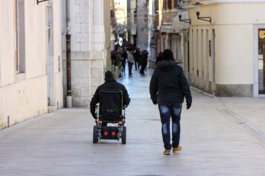 invalid, invalidska kolica, nepokretna osoba