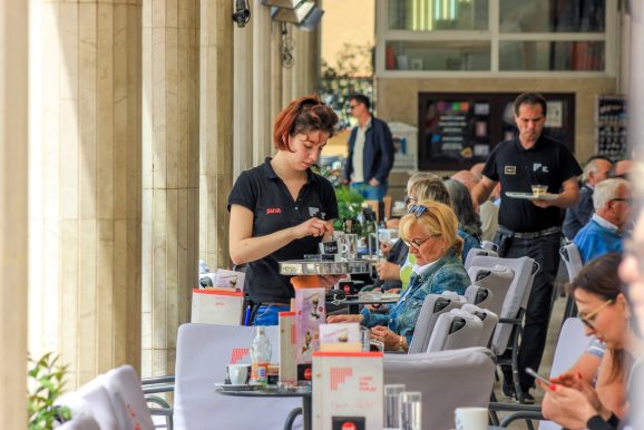 konobar, ugostiteljstvo, ugostitelj, turizam, radnici, rad, kava, forum