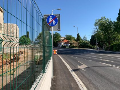 cesta, prometni znak kod kolovara