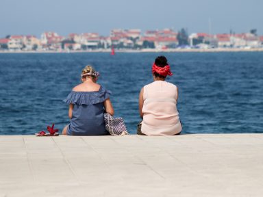 ljeto, vrijeme, vremenska prognoza, sunce, prijateljice, frendice, cure, cura, razgovor, druzenje