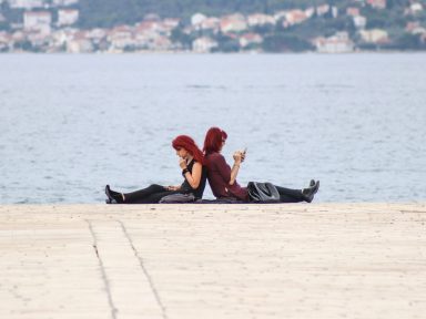 blizanci, blizanke, istospolni brak, ljubav, veza, lezbe