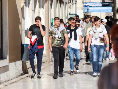 mladi, momci, decki, ucenici, srednjoskolci