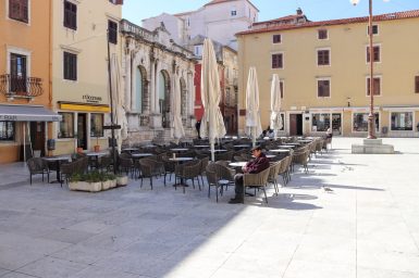 grad, kafici, narodni trg