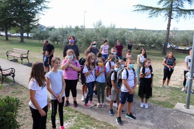 debeljak_-16, skolarci, prvasici