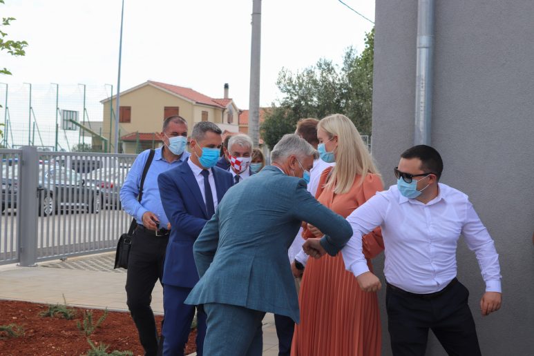 dracevac, ploce_-19, bozidar longin, mate lukic, corona, korona, covid, koronavirus, rukovanje, bliski kontakt