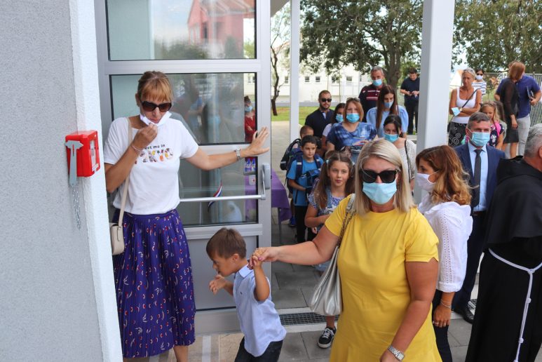 maske, ucenici, skola. dracevac, ploce_-37