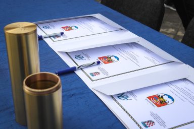 crvene kuce_-10, ugovori, pos, kamen temeljac