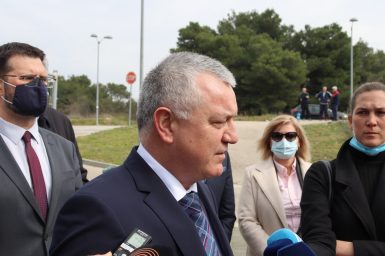 crvene kuce, ministar darko horvat