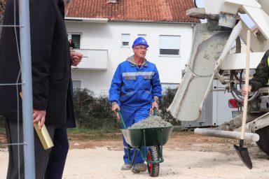 crvene kuce_-30, gradevina, baustela, izgradnja, radovi, radnici, beton, tacke