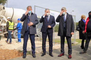 crvene kuce_-42, ministar darko horvat, branko dukic, bozidar longin