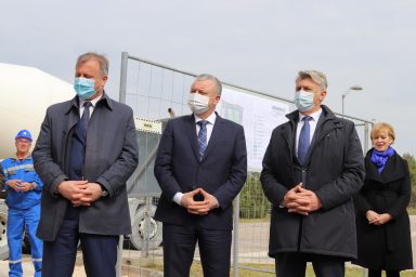 crvene kuce_-43, ministar darko horvat, branko dukic, bozidar longin