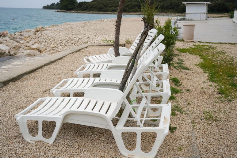 Kozino, lezaljka, lezaljke, odmor, plaza, turizam, nocenja, dolasci