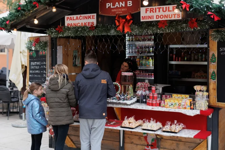 Plan B - kućica Advent u Zadru 2022 2_1600_1067