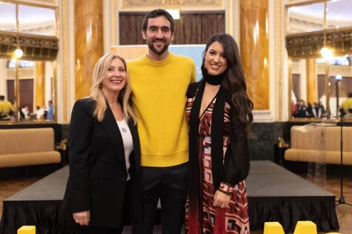 Marin_i_Kristina_Cilic_u_drustvu_Dubravke_Jusic_direktorice_identiteta_i_komuniciranja_Zagrebacke_bankee