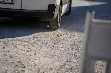 Kozinski prilaz, radovi na cesti, raskopana cesta, automobil, guma,Plovanija FOTO Matija Lipar_-11