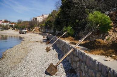 Sadnja stabala na plazi Male Vrulje FOTO Matija Lipar-17