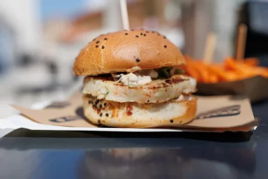 17 Tuna, Sushi _ Wine Festival Zadar 21.4.2023 jutro, foto Bojan Bogdanić, hamburger