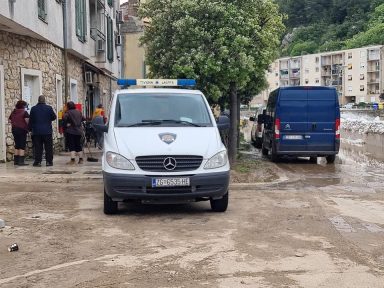 Obrovac, poplava, policija