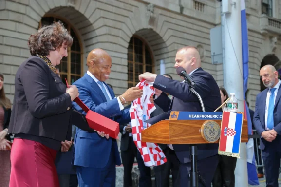 348841811_208230472026756_6524404260249390514_n