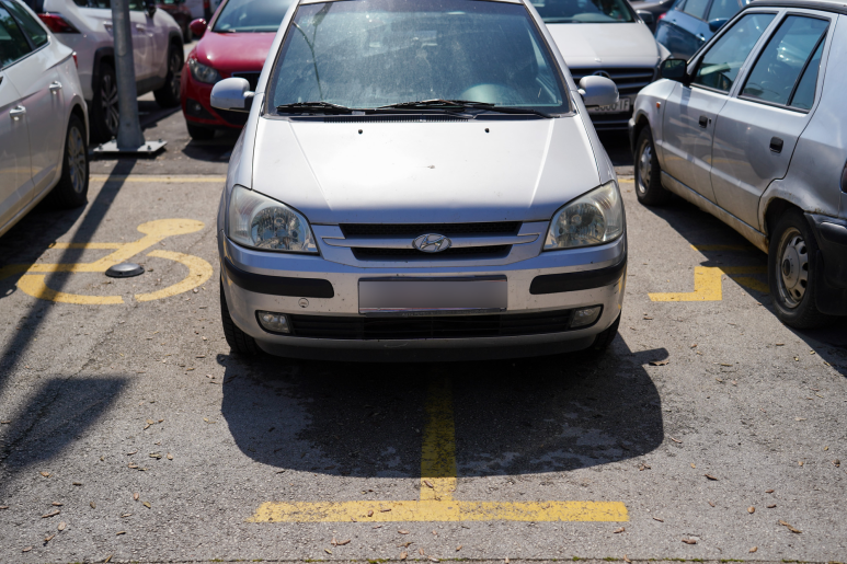 Parkiranje, inavlidsko mjesto FOTO Matija Lipar_-111