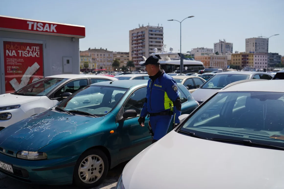 Policija, Policajac FOTO Matija Lipar_-12