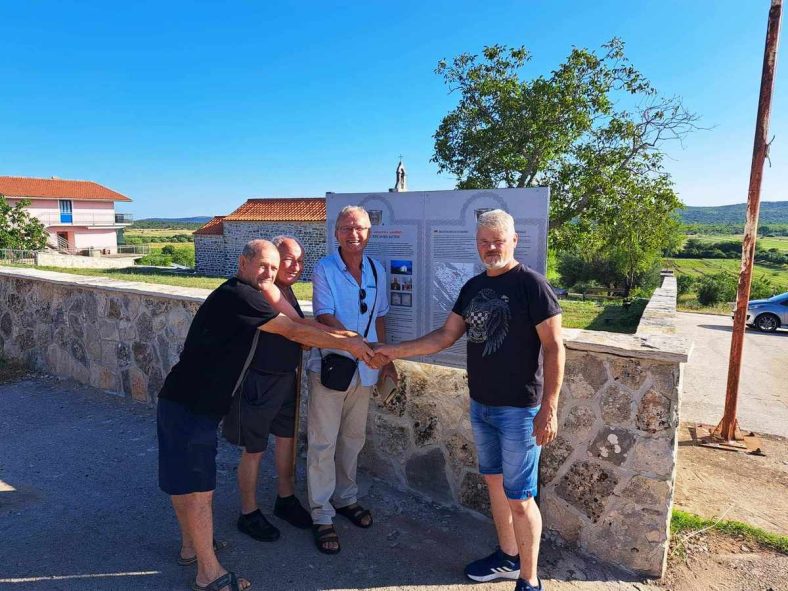 358505177_251163840983661_2789604624569637402_n